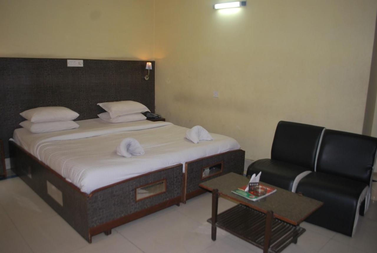 Hotel Heera International Kolkata Ngoại thất bức ảnh